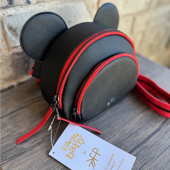 NWT Freshly Picked Obsidian Mickey Anaheim Hip Pack - Picture 2 of 7